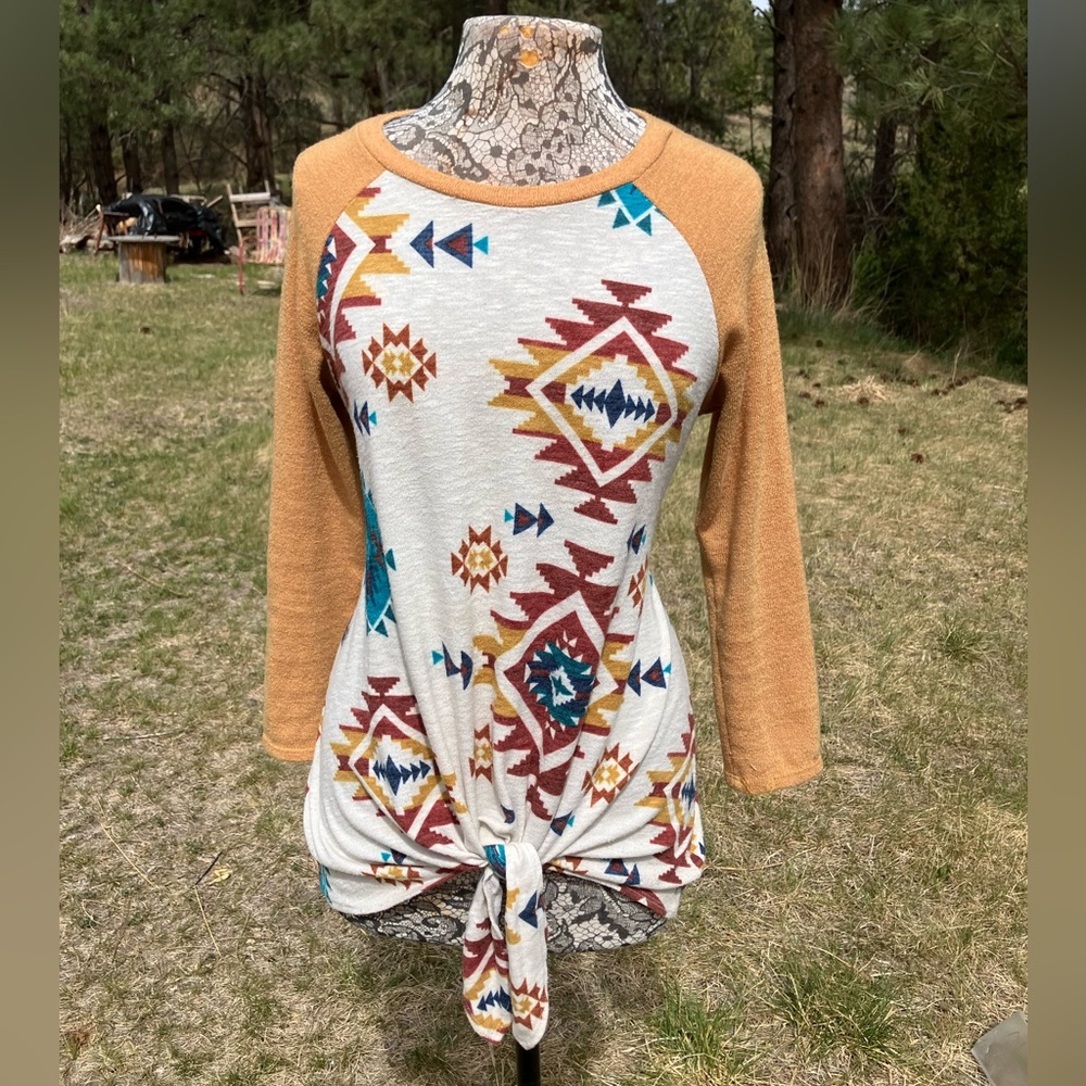 Women’s Aztec Print Knot-Front Raglan Top. Size M